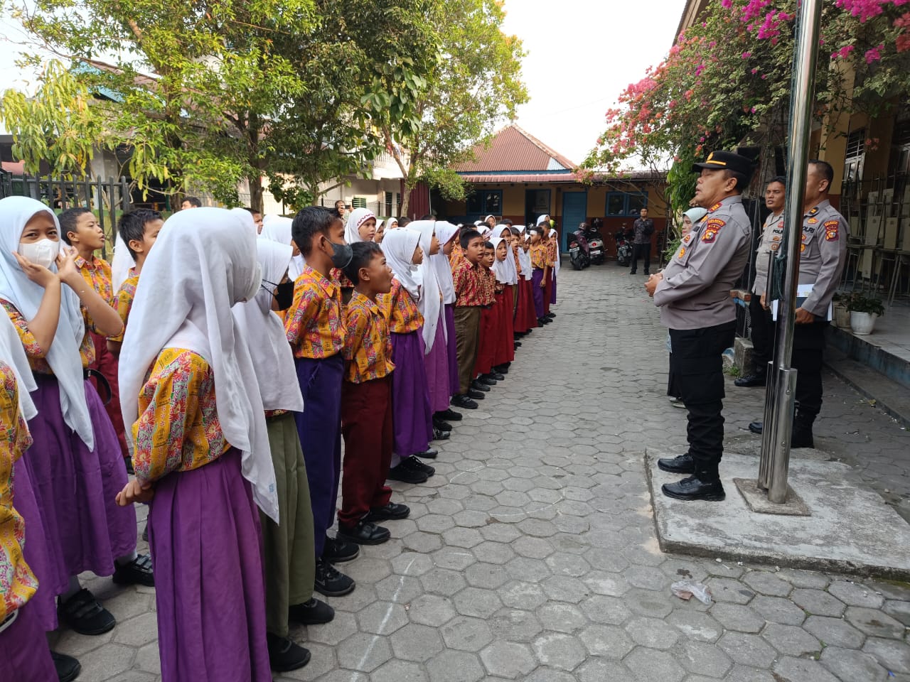 Kapolsek Pekanbaru Kota Lakukan Kunjungan ke SD Negeri 125 Pekanbaru